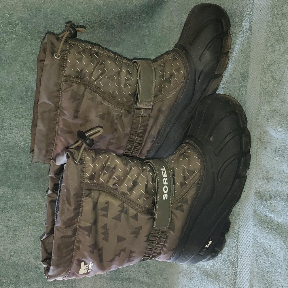 Sorel kid winter boots